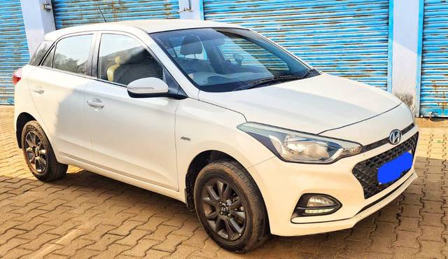 https://images10.gaadi.com/usedgaadi-sellcar/UsedCar/002ff700-0d15-46e2-a74d-6bc351556af4/1da3d038-7987-4cad-80e1-06f38c4b1b53.jpeg?imwidth=6400