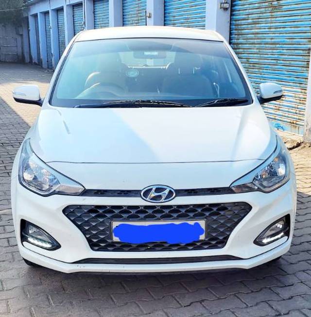 https://images10.gaadi.com/usedgaadi-sellcar/UsedCar/002ff700-0d15-46e2-a74d-6bc351556af4/58fd276a-d65e-4653-ab3e-49ad1271e40a.jpeg?imwidth=6401