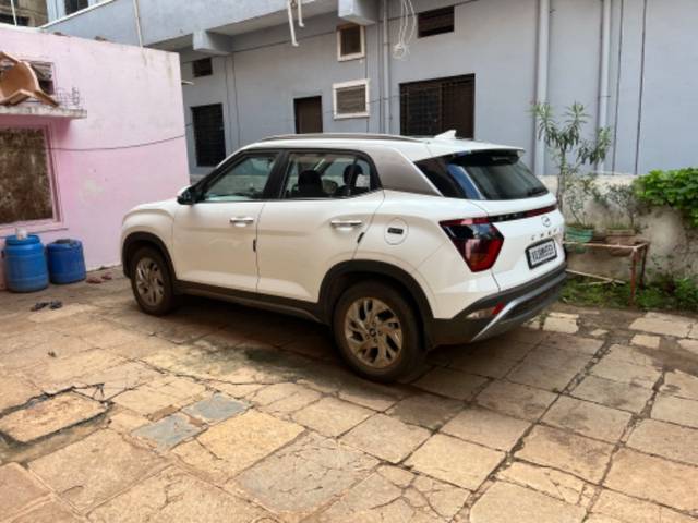 https://images10.gaadi.com/usedgaadi-sellcar/UsedCar/00e2c22b-5732-4331-94e5-e78b4a485c07/5cd98f1d-6ccd-4174-8356-66f20815ab67.jpg?imwidth=6402