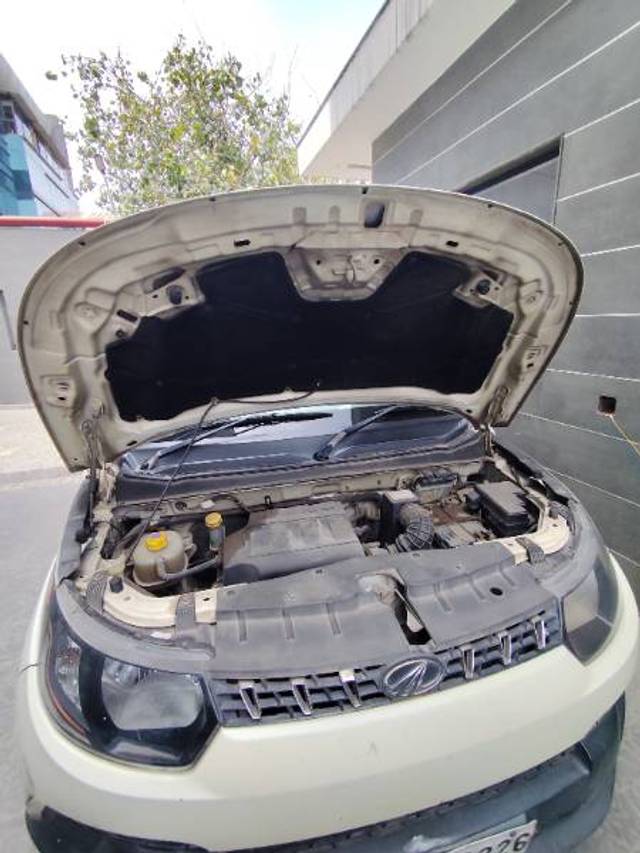 https://images10.gaadi.com/usedgaadi-sellcar/UsedCar/00fe3e89-0fd6-479b-9040-7baa58de9ac8/8477d4d3-c2a7-41cd-b5eb-73a6e6d3d350.jpg?imwidth=6401