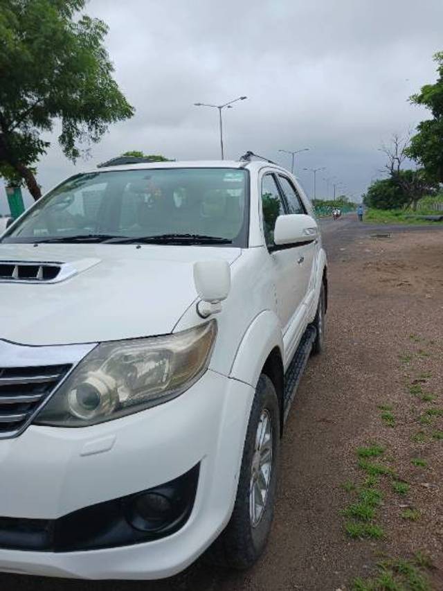 https://images10.gaadi.com/usedgaadi-sellcar/UsedCar/0106e391-65c3-433e-9ceb-8118f240c442/a0efefd5-ec47-44f5-a8a6-667027605a45.jpg?imwidth=6400