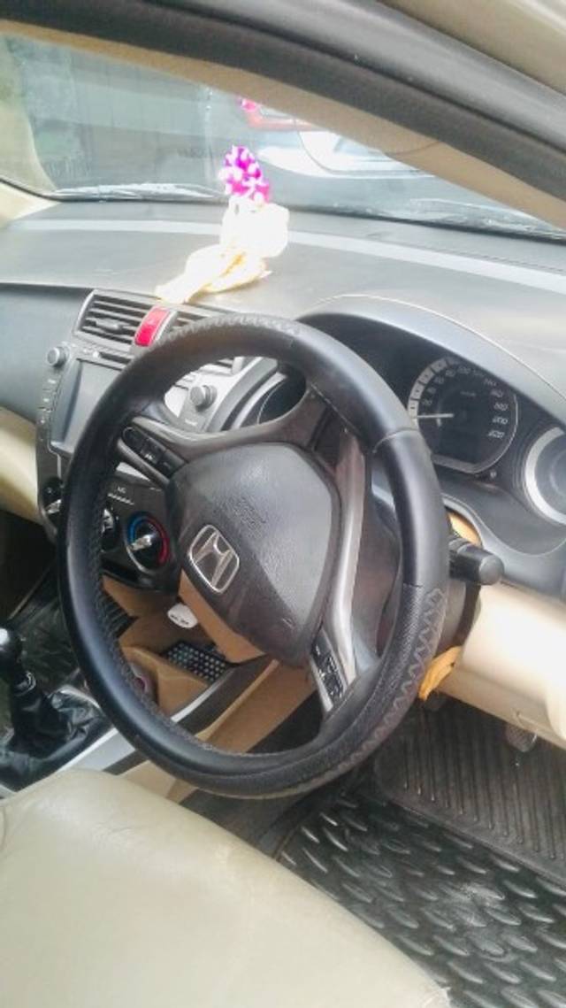 https://images10.gaadi.com/usedgaadi-sellcar/UsedCar/012948cd-f16a-459b-b392-df6628694cbb/383ebf0f-b76b-4de7-bd8a-a448950b33ac.jpeg?imwidth=6402