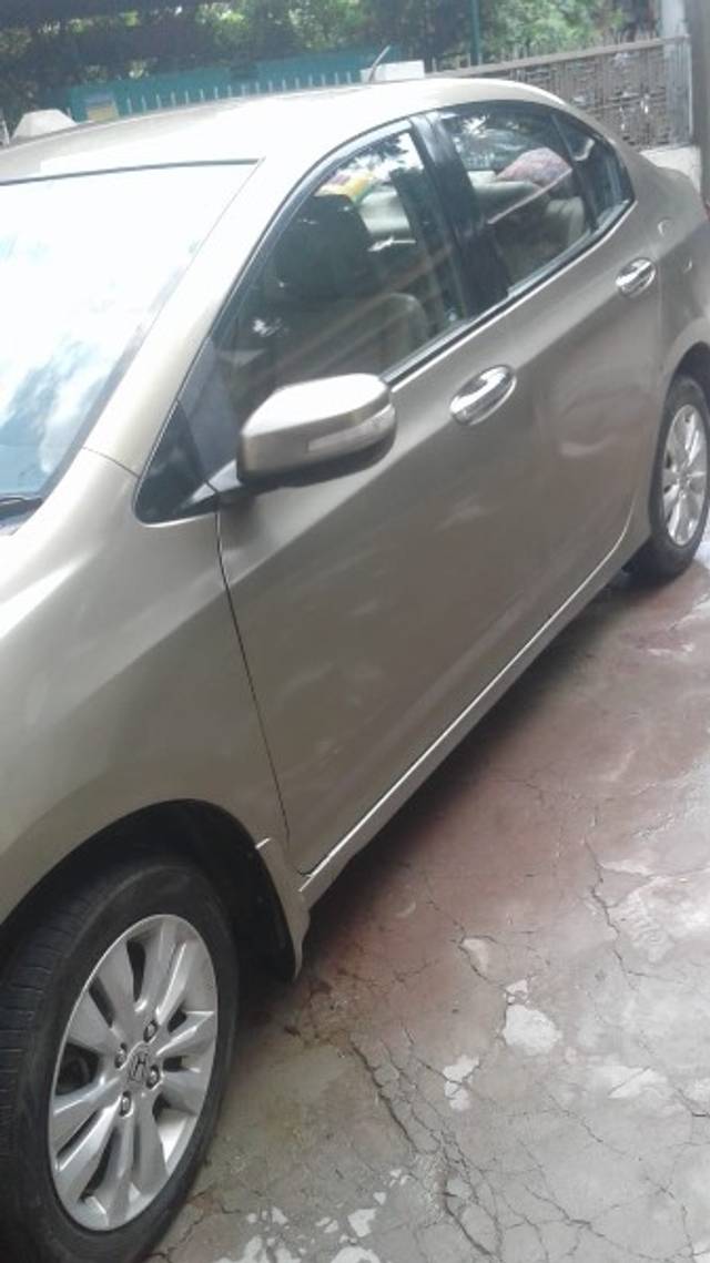 https://images10.gaadi.com/usedgaadi-sellcar/UsedCar/012948cd-f16a-459b-b392-df6628694cbb/aab081f1-871a-4080-820b-6c8361510609.jpeg?imwidth=6400