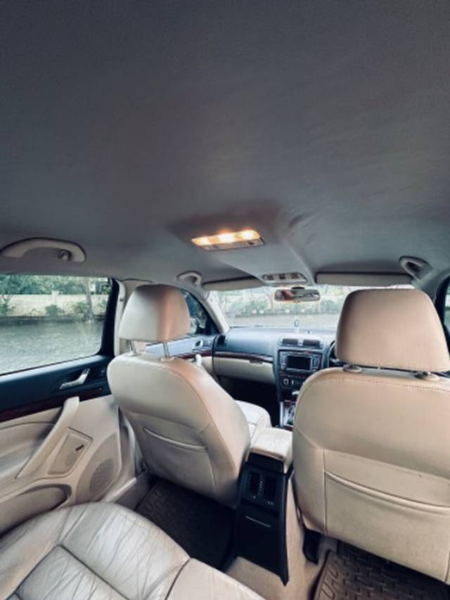 https://images10.gaadi.com/usedgaadi-sellcar/UsedCar/0175a58f-ed39-46a0-88a5-77ac3e181b36/9fb1e5b0-3e4d-42ed-b651-ae7a37ed48d3.jpeg?imwidth=6402
