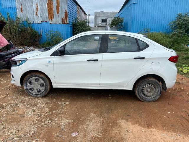 https://images10.gaadi.com/usedgaadi-sellcar/UsedCar/01da0144-da3f-48a6-8b59-7376b30cb782/bf5ebe12-8903-4468-89af-52cf71e788ee.jpeg?imwidth=6401