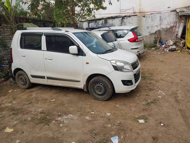 https://images10.gaadi.com/usedgaadi-sellcar/UsedCar/01e0c204-cb1c-4a32-a4b7-0c8de2b61bfa/9b041628-eb9f-4872-83b5-3083badc179f.jpg?imwidth=6400