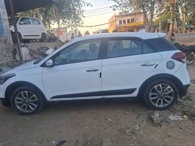 https://images10.gaadi.com/usedgaadi-sellcar/UsedCar/01ecbdbb-6bd9-4863-ae18-ef26309857c1/da04e910-4401-4186-a855-2832fa856687.jpg?imwidth=6400