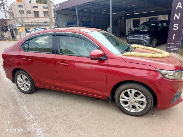 https://images10.gaadi.com/usedgaadi-sellcar/UsedCar/01f22a61-663c-49cf-b8dd-29f58a75435d/2554234f-c4c6-4f12-9e75-5f9ad1d41b28.jpg?imwidth=6402