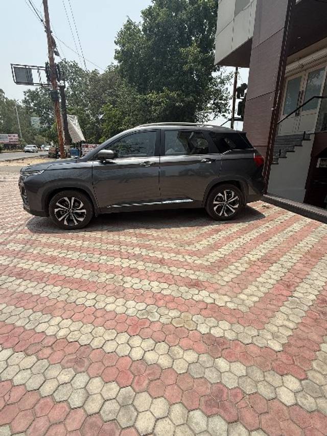 https://images10.gaadi.com/usedgaadi-sellcar/UsedCar/01f9ddf8-5f94-423c-837a-9df7c2fab824/1e4bd151-acbf-4345-bedc-73791e9b84f8.jpeg?imwidth=6401