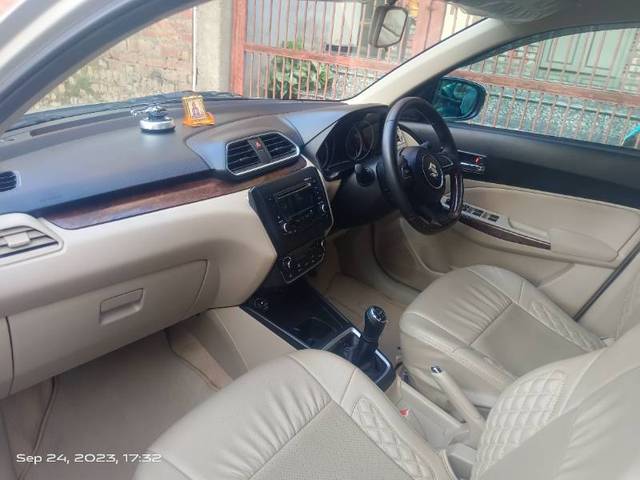 https://images10.gaadi.com/usedgaadi-sellcar/UsedCar/021aca97-929d-4903-a471-859f7336bc05/28506d76-ae00-4c6e-a652-5f387d0065fd.jpg?imwidth=6402