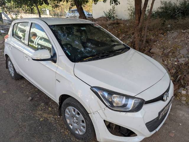 https://images10.gaadi.com/usedgaadi-sellcar/UsedCar/029712d8-05ea-412d-85f8-a5cf03e2b088/2eaaba9b-7886-4019-9e90-a8f5ef4a5f3d.jpg?imwidth=6401