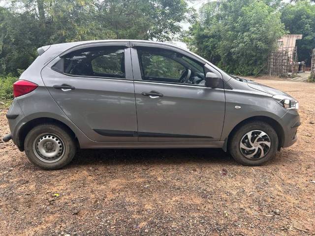 https://images10.gaadi.com/usedgaadi-sellcar/UsedCar/029ab2ea-ad3d-482a-93c2-65a5c5f2edb6/c1bc4387-b93b-434e-b195-f95e228d2dda.jpg?imwidth=6401