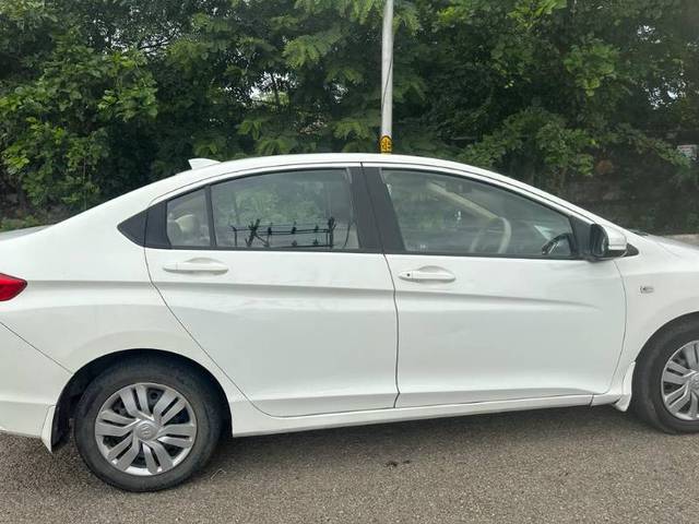 https://images10.gaadi.com/usedgaadi-sellcar/UsedCar/029ed254-7631-457f-b718-25201b5096f4/a3ba9b72-78ef-463e-b375-19e95e4ea8a4.jpg?imwidth=6401