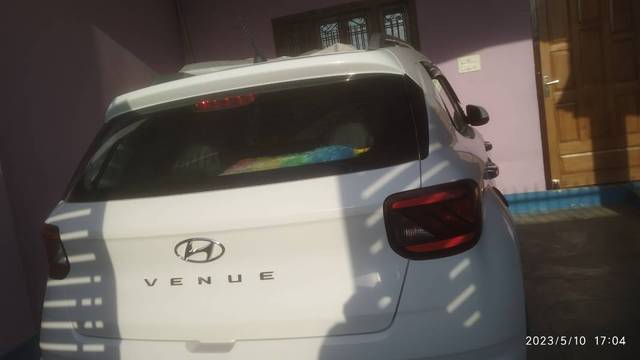 https://images10.gaadi.com/usedgaadi-sellcar/UsedCar/02bf0b8f-915d-4163-ba59-f05ecad18dc1/ff0de317-6054-48f7-9094-8d83e064ca0d.jpg?imwidth=6400