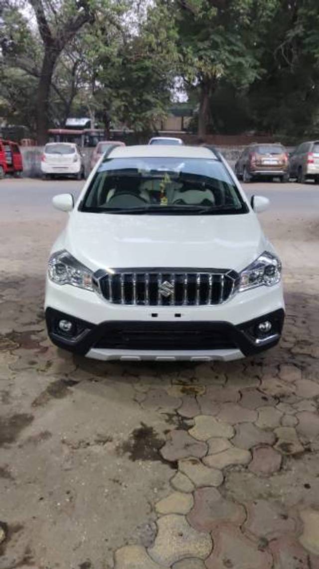 https://images10.gaadi.com/usedgaadi-sellcar/UsedCar/031fb7bf-7317-485b-bd2b-1f78117cac61/ebba75b4-0422-4412-83f0-91ab67284cb5.jpg?imwidth=6400