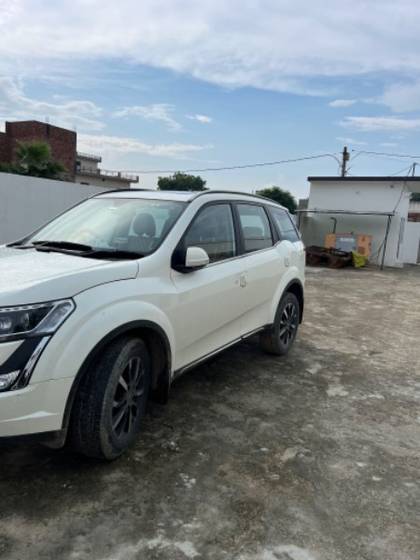 Mahindra XUV500 W11 Option BSIV