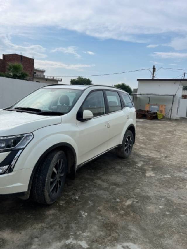 https://images10.gaadi.com/usedgaadi-sellcar/UsedCar/032969cb-4055-44a5-9b01-f62bb5d59994/6d171017-1815-4de2-afca-4c82e9d78e1a.jpg?imwidth=6400