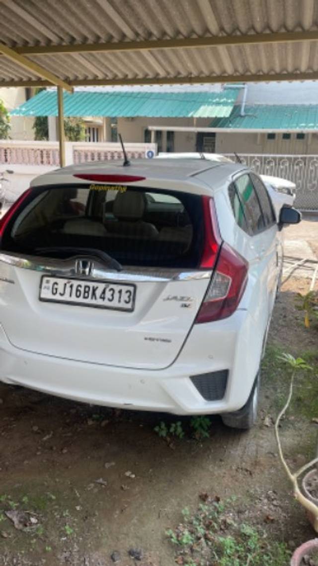 https://images10.gaadi.com/usedgaadi-sellcar/UsedCar/03375d3e-fde0-4cf7-b52a-4b281238f856/f1bd1e00-d78b-485e-be3c-bff3697b74a7.jpg?imwidth=6402