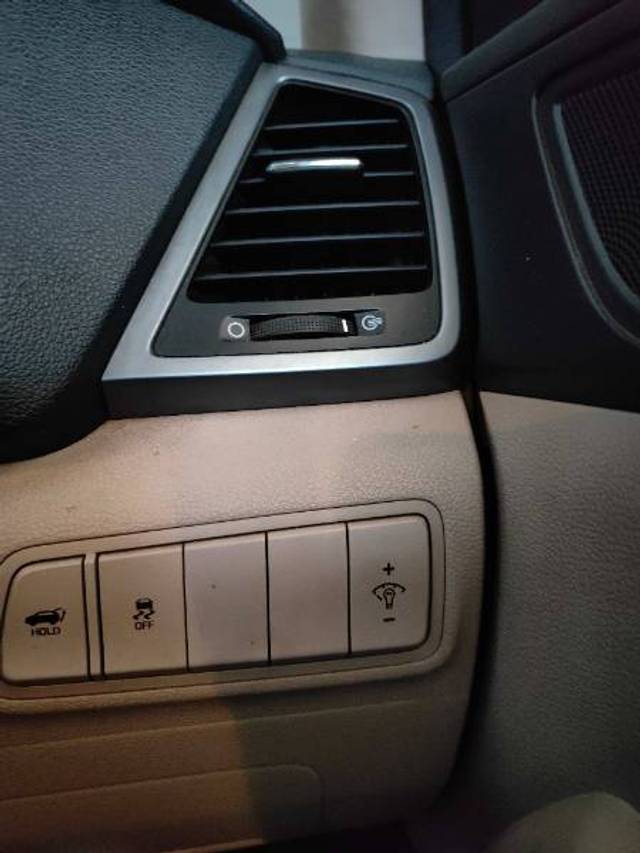 https://images10.gaadi.com/usedgaadi-sellcar/UsedCar/033ac718-e342-4e20-af53-23d130261cda/7017d8dc-5130-421d-9534-8027edd6f7b9.png?imwidth=6401