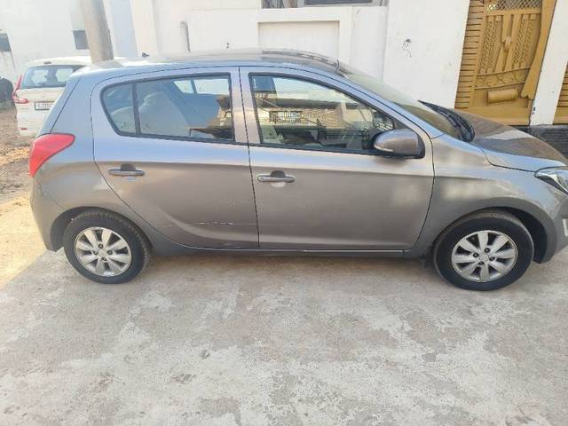 https://images10.gaadi.com/usedgaadi-sellcar/UsedCar/0380cc75-57c6-44d5-897a-c34509578a6c/2bd00340-6668-4465-91ba-c66d17192665.jpg?imwidth=6401