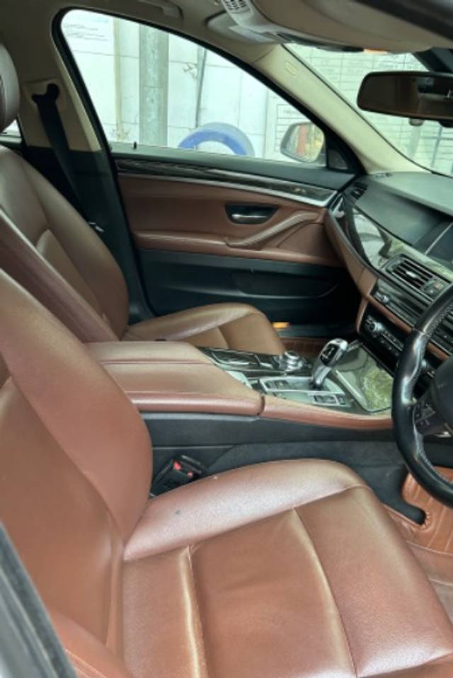 https://images10.gaadi.com/usedgaadi-sellcar/UsedCar/03b9c892-6047-47e9-90b8-c00f61157c8c/4bf36317-9be9-4536-9460-b919ec361ca7.jpeg?imwidth=6401
