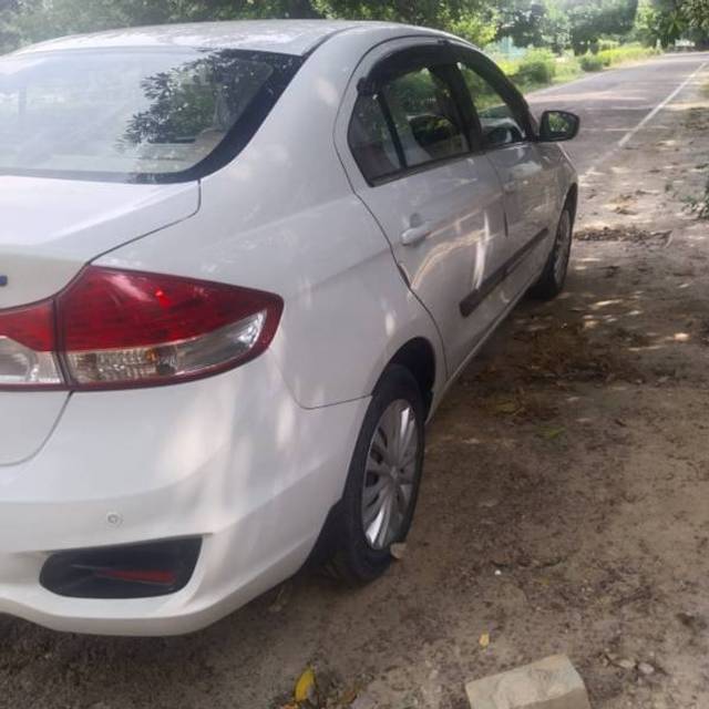 https://images10.gaadi.com/usedgaadi-sellcar/UsedCar/03dafab4-cc0f-4b26-aea5-3076aee47557/abbd2ab0-b95f-411b-95f0-402a2dc0549c.jpeg?imwidth=6401