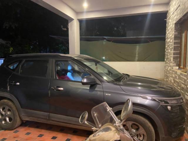 https://images10.gaadi.com/usedgaadi-sellcar/UsedCar/03f86681-2a71-4c2a-9d56-a495eaede524/fe850af6-b942-4e56-8873-8df07d1f1c46.jpeg?imwidth=6400