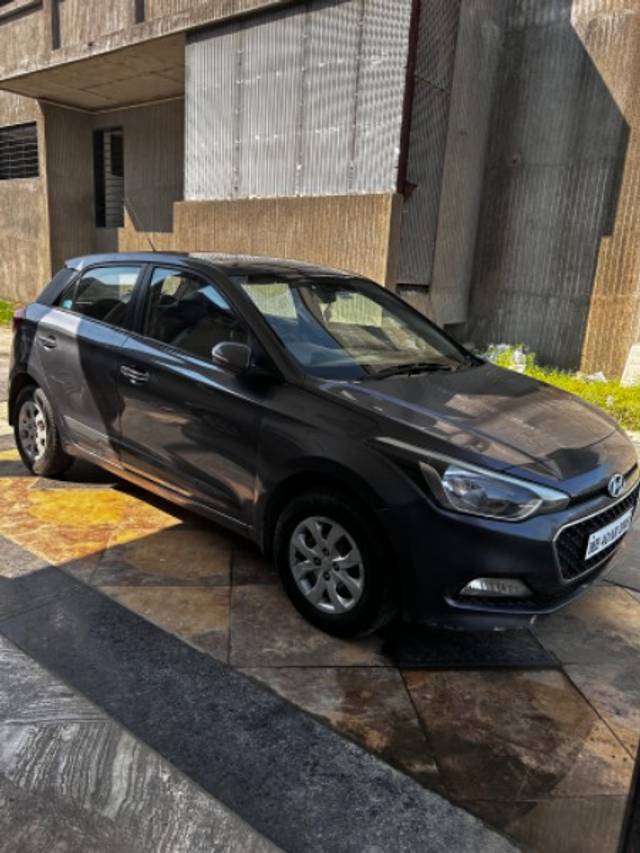 https://images10.gaadi.com/usedgaadi-sellcar/UsedCar/043f2f86-d32e-483f-9b33-94e30f3ec58e/d3b2585b-5e5f-4175-a90c-121441a30bec.jpeg?imwidth=6400