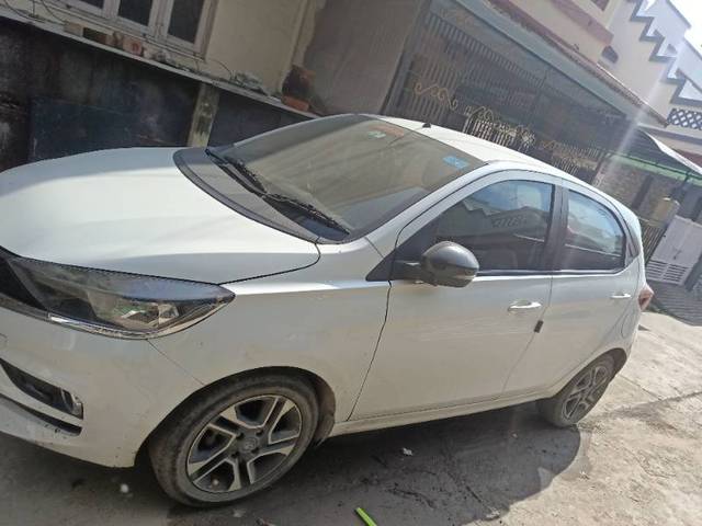 https://images10.gaadi.com/usedgaadi-sellcar/UsedCar/04723c17-1534-41d7-8387-7cc06d0d2151/2da96cc2-27da-43cd-9d0c-c103618531bf.jpg?imwidth=6400