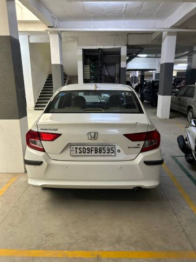 https://images10.gaadi.com/usedgaadi-sellcar/UsedCar/04a2debd-302f-430b-a9f9-c55131feb109/97d225ea-1adb-4ac9-8e4e-aeabe0948cbf.jpg?imwidth=6400