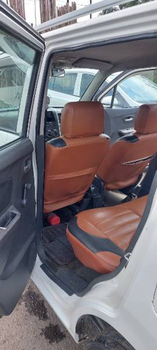 https://images10.gaadi.com/usedgaadi-sellcar/UsedCar/04b91d93-c58a-4509-a3d1-1dccc74ad1e1/e6c395c2-27f3-42c4-92e3-747eba56758d.jpg?imwidth=6402