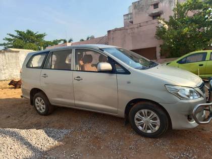 Toyota Innova 2.5 E Diesel MS 7-seater Toyota Innova 2.5 E Diesel MS 7-seater