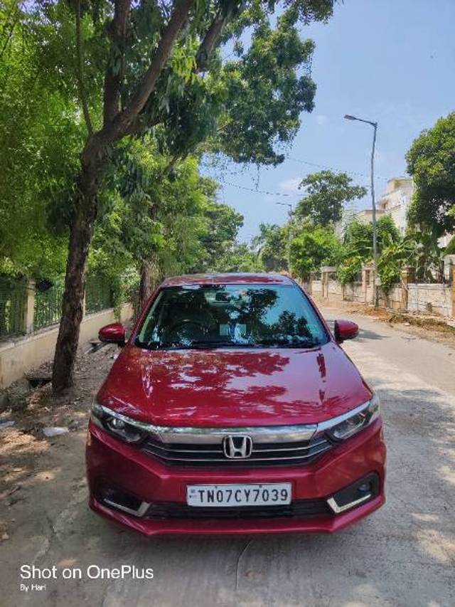 https://images10.gaadi.com/usedgaadi-sellcar/UsedCar/04fdf379-7c32-4379-a171-9a8f745998eb/ba6fc5f3-6aaa-495c-9bec-33811d1770b4.jpg?imwidth=6401