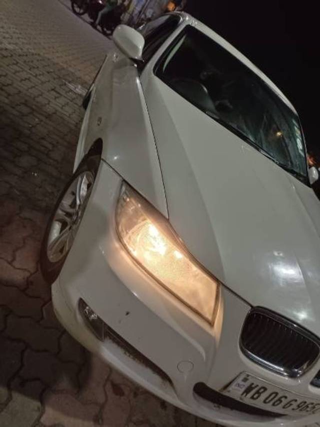 https://images10.gaadi.com/usedgaadi-sellcar/UsedCar/051cf1bb-cca3-468f-89f1-24e289c2c7af/ba48ffa8-720c-4b0f-a311-bc19c66e6752.jpg?imwidth=6402