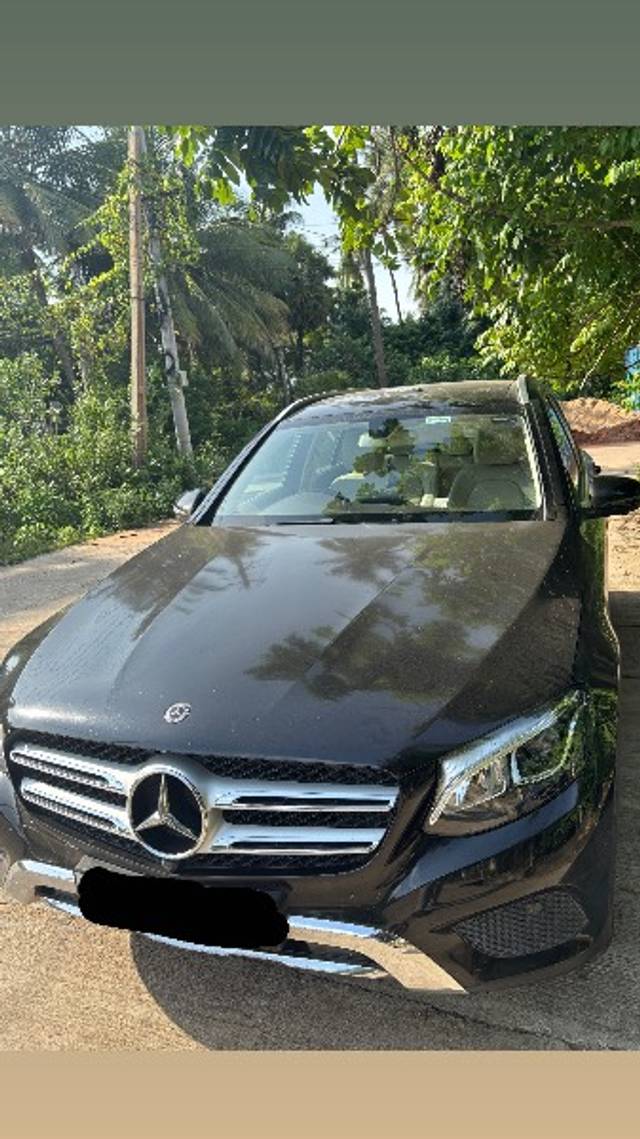 https://images10.gaadi.com/usedgaadi-sellcar/UsedCar/0539611a-583e-40f4-b773-8070f678122b/66caf5c7-ec30-4b99-b68b-33c71adf3f4a.jpg?imwidth=6400