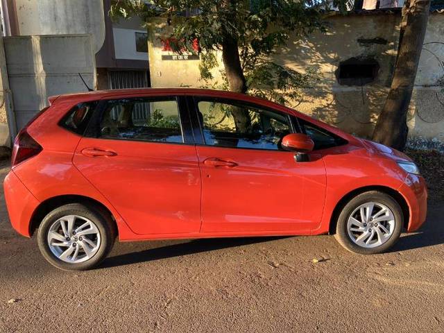 https://images10.gaadi.com/usedgaadi-sellcar/UsedCar/054ad24e-de9f-4079-b183-dcf6f1eec11a/7f5b39cb-a161-4128-8d6d-6db82819dbf8.jpg?imwidth=6401