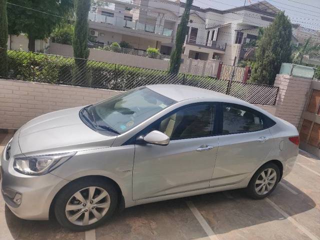 https://images10.gaadi.com/usedgaadi-sellcar/UsedCar/05514550-9caa-432b-b91e-66cc2f8e35b5/1befd1f3-5052-4015-a438-0daa5a1b3079.jpg?imwidth=6400