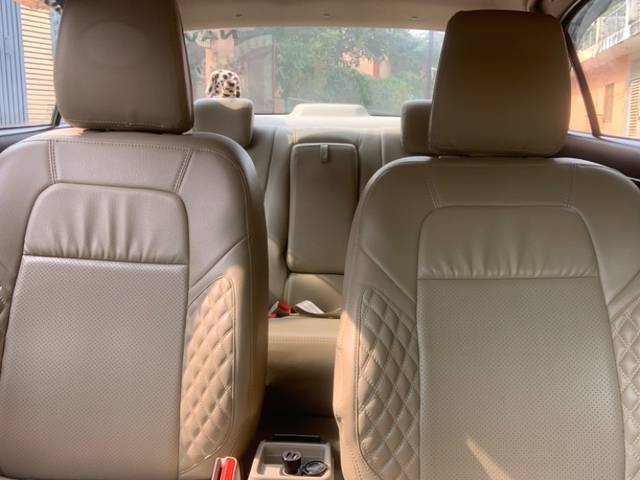 https://images10.gaadi.com/usedgaadi-sellcar/UsedCar/055b487f-26aa-4331-9075-01f6f7cba400/832511a6-2adc-4970-86c0-ae9bc962dcc6.jpeg?imwidth=6402