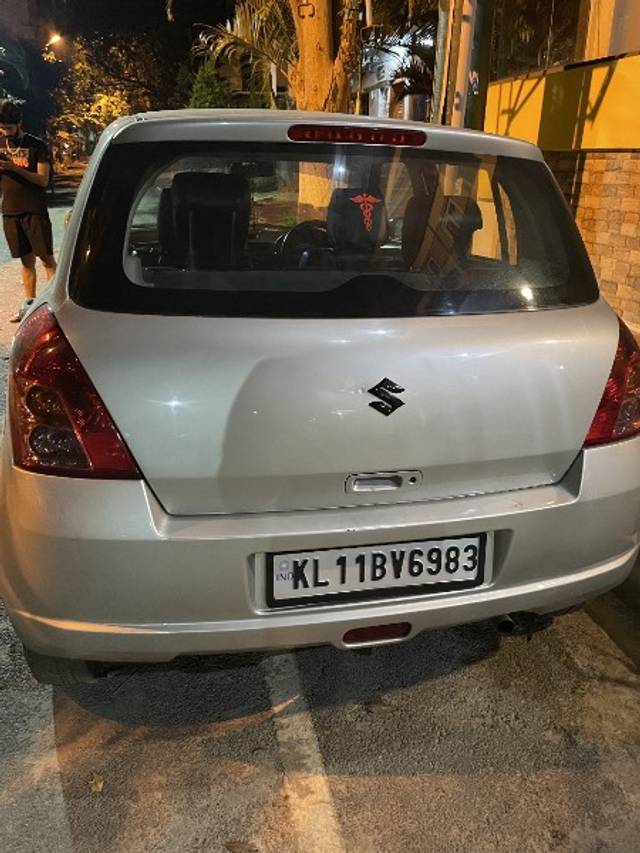 https://images10.gaadi.com/usedgaadi-sellcar/UsedCar/055edf04-98d8-4a1b-9059-7ab116a6516e/ba24a493-47ec-412d-a1a8-08dd7e0ee856.jpeg?imwidth=6401