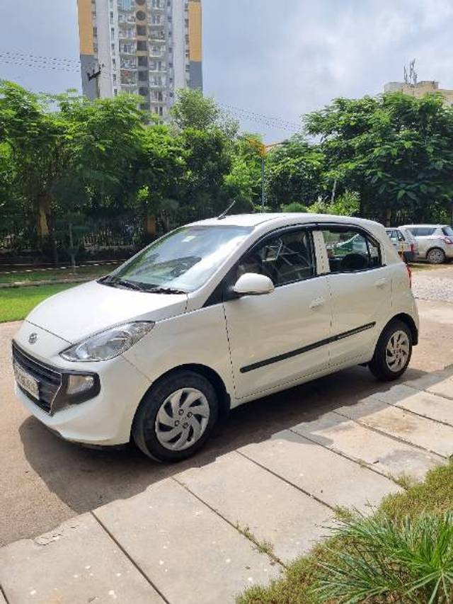 https://images10.gaadi.com/usedgaadi-sellcar/UsedCar/056b35f1-841d-40a6-885d-b96ed2383a6b/65cdb531-d778-4a9b-b287-93c05b13df7d.jpg?imwidth=6401