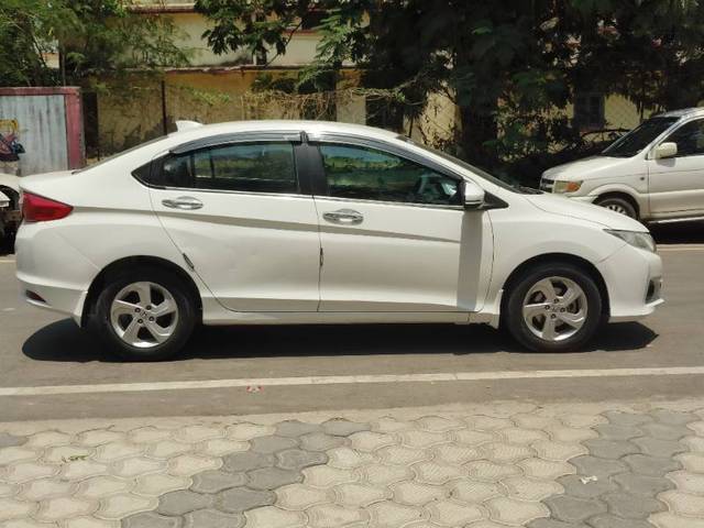 https://images10.gaadi.com/usedgaadi-sellcar/UsedCar/05ff6d7e-dc43-4c76-aa2b-dd7d9ce953c5/ee8e63d9-5e5c-453e-9ee0-98d4a7b10396.jpg?imwidth=6401