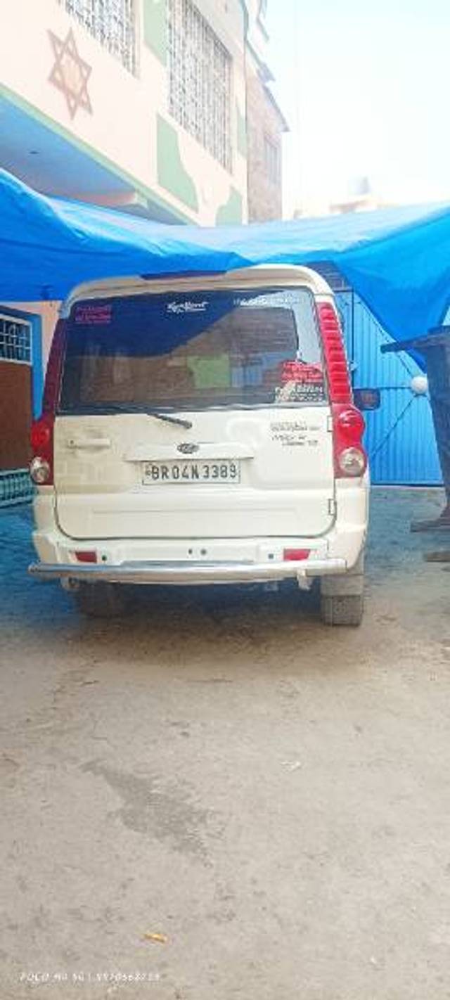 https://images10.gaadi.com/usedgaadi-sellcar/UsedCar/063addbb-1119-4411-9eff-831c535a38d3/8cab5e99-710b-48db-b521-4f22b47afc4c.jpg?imwidth=6400