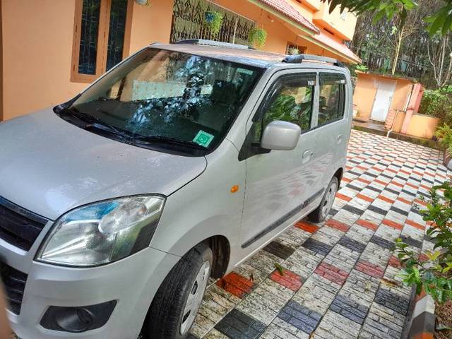 https://images10.gaadi.com/usedgaadi-sellcar/UsedCar/064ad30e-f466-4fd1-bc0d-878493575445/4e58b2e6-610b-49f6-a41b-d2ceff772867.jpg?imwidth=6400