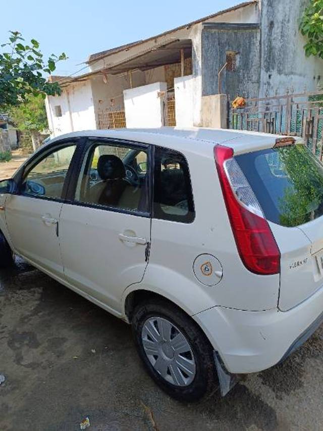 https://images10.gaadi.com/usedgaadi-sellcar/UsedCar/06864c86-93e7-4f9e-b662-f471be65983f/c3c1278d-bbbf-4d65-b960-16bc9f1bd535.jpg?imwidth=6402