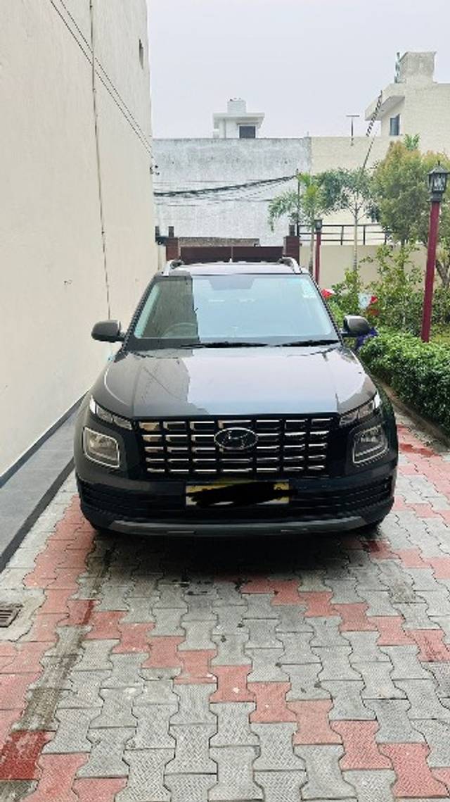 https://images10.gaadi.com/usedgaadi-sellcar/UsedCar/06b686d0-672c-4c4d-981c-8b7977469a24/c01828a0-ee4e-400c-a743-7a9d4888eae1.jpg?imwidth=6400