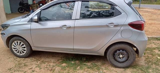 https://images10.gaadi.com/usedgaadi-sellcar/UsedCar/06caa1ec-75ab-4ed7-bc08-d82213b8769a/516e55b4-6bbc-4566-b2e4-9f27c39135d8.jpg?imwidth=6402