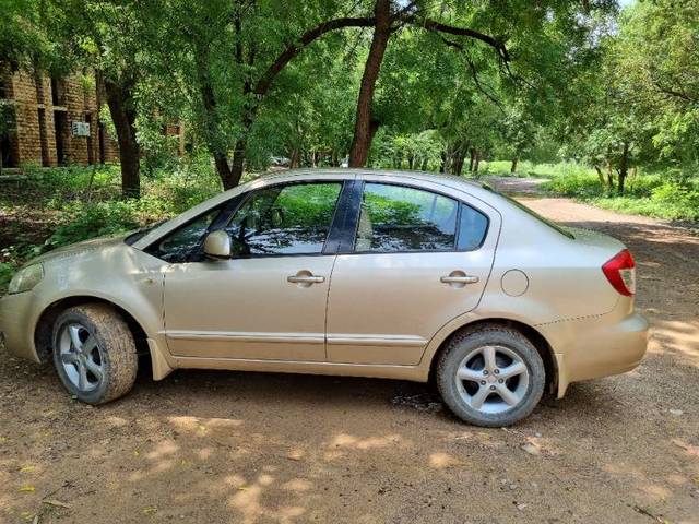 https://images10.gaadi.com/usedgaadi-sellcar/UsedCar/0725361d-6f01-4ca2-a7e4-0f50d206dbb8/44be7300-073c-4d98-b465-7add9fb99f2f.jpg?imwidth=6400