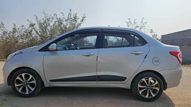 https://images10.gaadi.com/usedgaadi-sellcar/UsedCar/07d3d143-04d9-49a9-95e8-028309d7ccd1/de45b72d-9f3a-4f91-82d2-c81df33e6c47.jpg?imwidth=6401