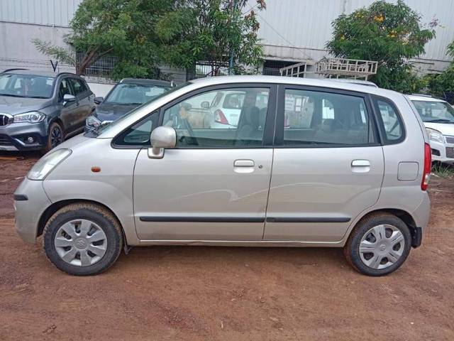 https://images10.gaadi.com/usedgaadi-sellcar/UsedCar/0802bbcc-c905-442c-8ff0-313fcc51a9f1/b74fe100-d41e-4376-8051-285ab018c9a6.jpg?imwidth=6401