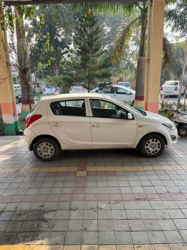 https://images10.gaadi.com/usedgaadi-sellcar/UsedCar/08296e62-307a-4424-a197-a438d560b63e/5640d2c4-01fc-4aac-918b-76d9b4015b5b.jpg?imwidth=6400